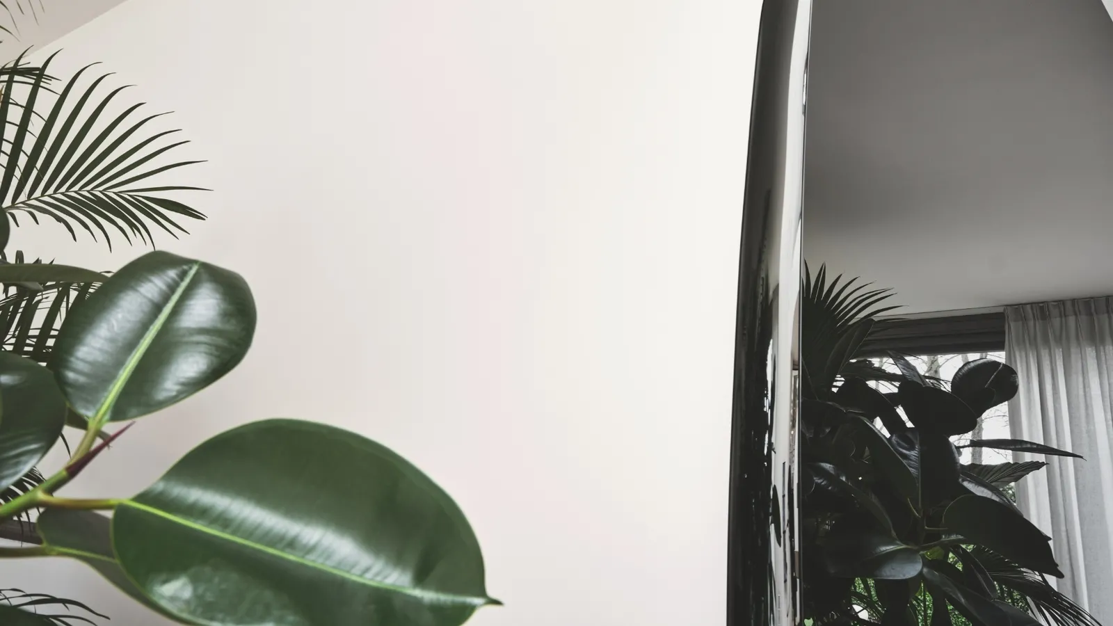 Specchio con cornice in vetro Colette di Calligaris