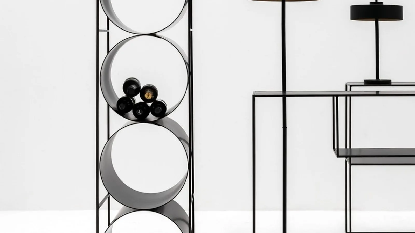 Contenitore di design in metallo color antracite Giotto Wine di Adriani e Rossi