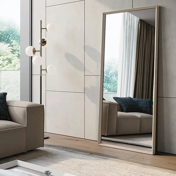 Specchio Slash con cornice in laccato di Dall'Agnese