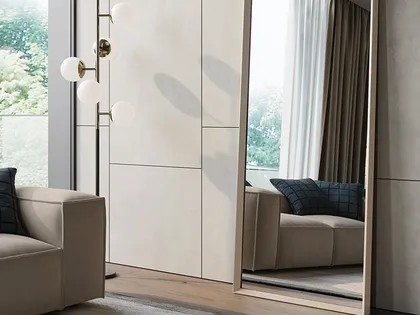 Specchio Slash con cornice in laccato di Dall'Agnese