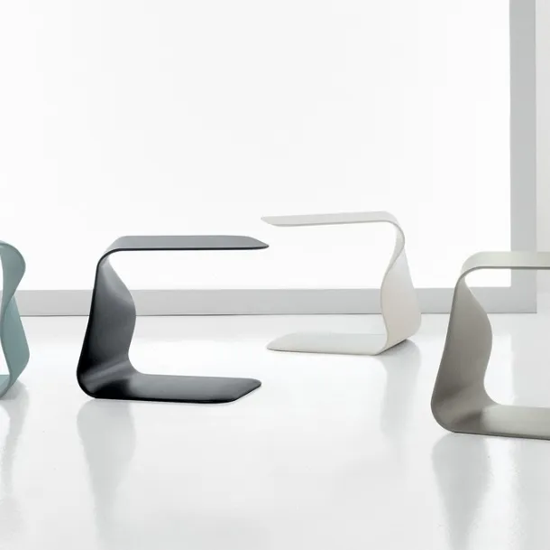 Tavolino di design Duffy in poliuretano laccato opaco di Bonaldo