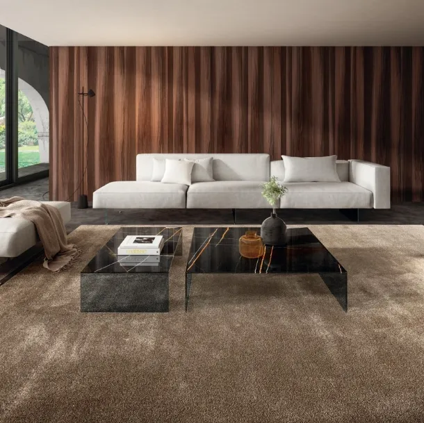 Tavolino Upglass dal design essenziale totalmente in vetro di Lago