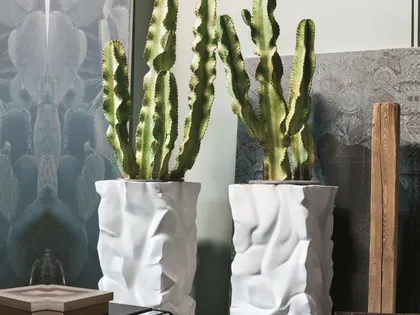 Vaso Stropiccio in ceramica opaca bianco di Adriani e Rossi