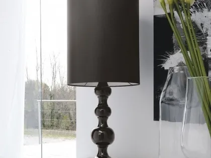 Lampada da tavolo in ceramica con paralume in tessuto Loto di Adriani e Rossi