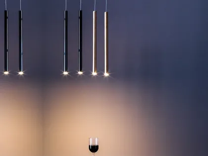 Lampada a sospensione in metallo color oro o bronzo Toby di Adriani e Rossi