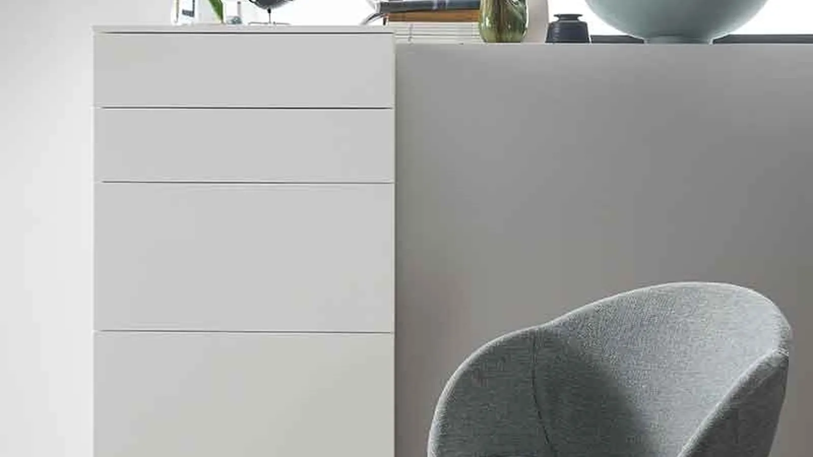 Cassettiera moderna e lineare in laccato opaco Slim di Dall'Agnese