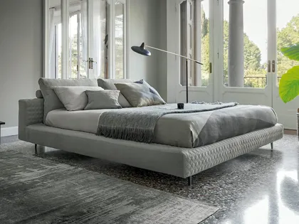Letto Owen in tessuto imbottito di Bonaldo