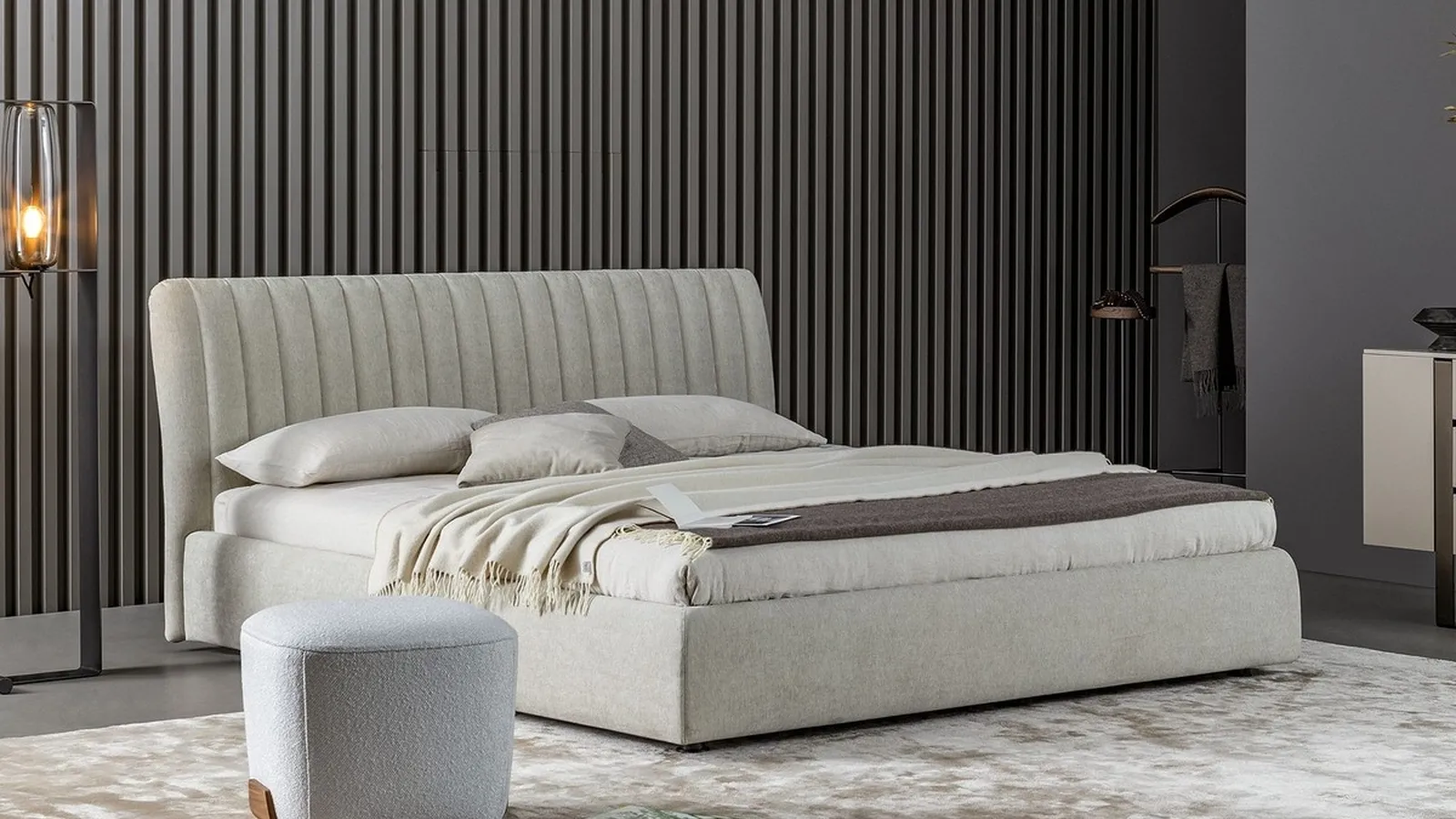 Letto in tessuto imbottito con box contenitore Tonight di Bonaldo