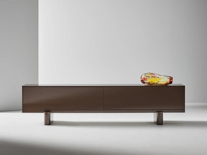 Madia Blocco Sideboard in legno laccato di Bonaldo