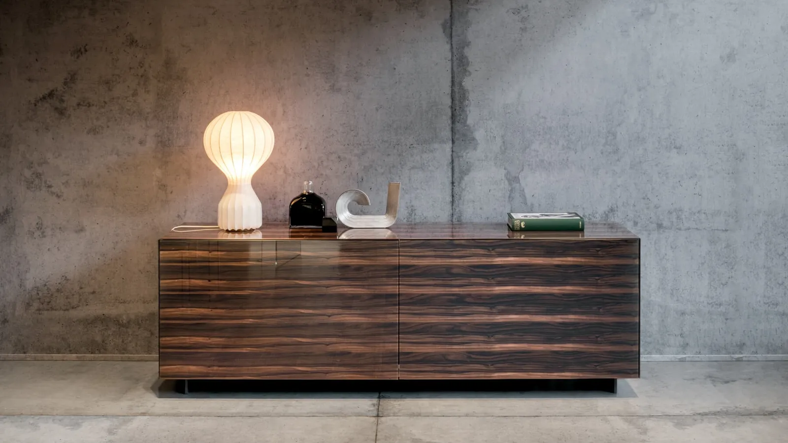 Madia Plenum 0833 in vetro finitura Ebano XGlass e Nero di Lago