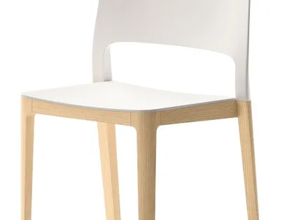 Sedia impilabile Atelier in polipropilene con struttura in legno di Veneta Cucine