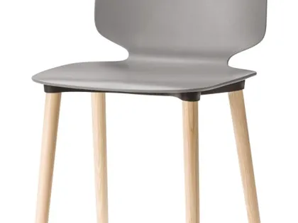 Sedia Babila Legno con scocca in tecnopolimero di Veneta Cucine