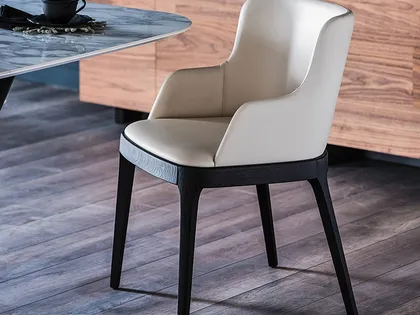 Sedia in pelle con braccioli Magda di Cattelan Italia