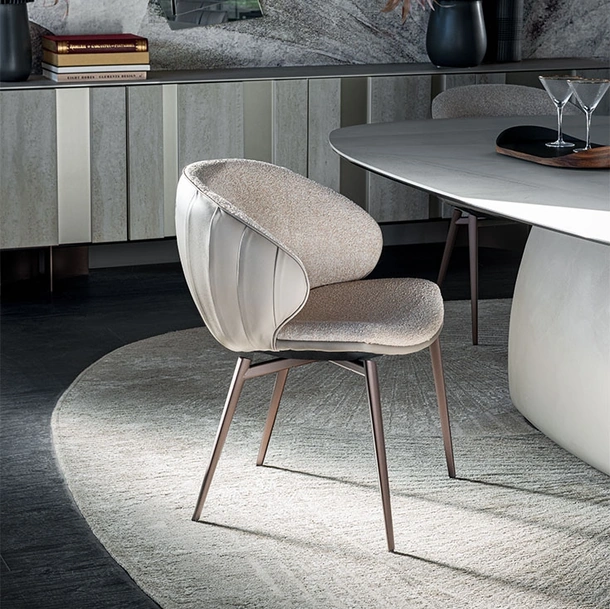 Sedia Charlotte in tessuto e pelle di Cattelan Italia
