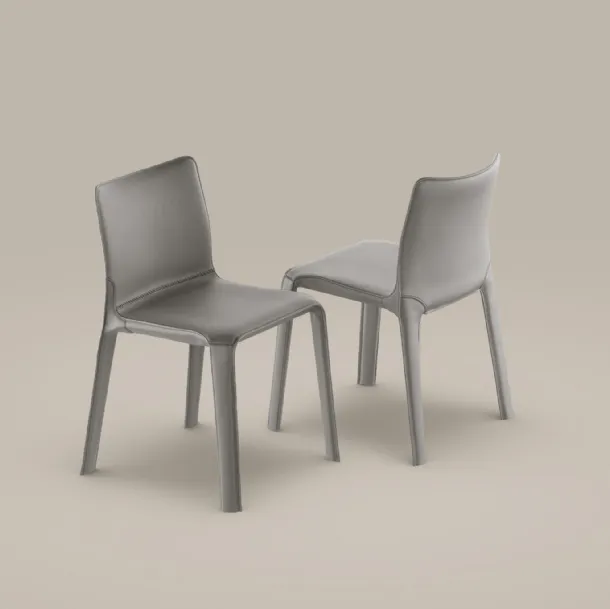 Sedia Kagura interamente rivestita in cuoio di Bonaldo