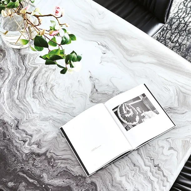 Tavolo con base in metallo e top in cristallo decorato con stampa artistica Eliot Crystalart di Cattelan Italia