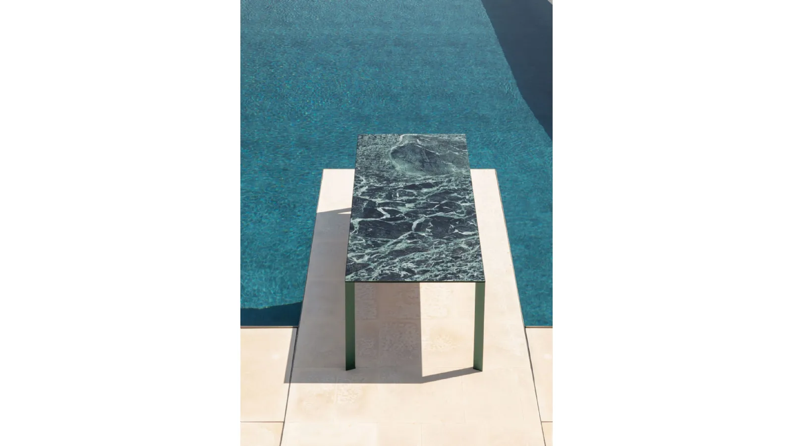 Tavolo Akashi in ceramica di Midj