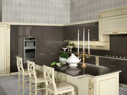 Cucina Classica con isola Mirabeau di Veneta Cucine