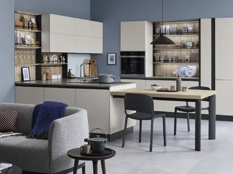 Cucina Moderna Start-Time Presa 05 con penisola in finitura Graffiato chiaro e Play Rovere medio di Veneta Cucine