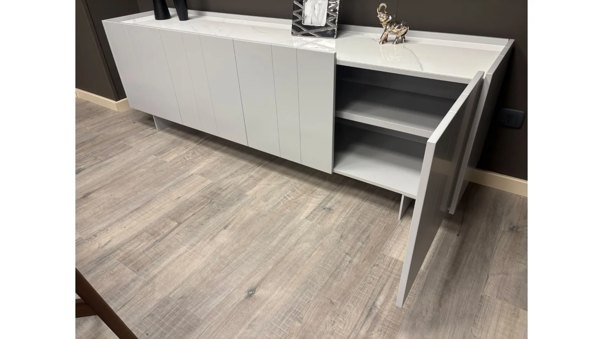 Madia Stripe