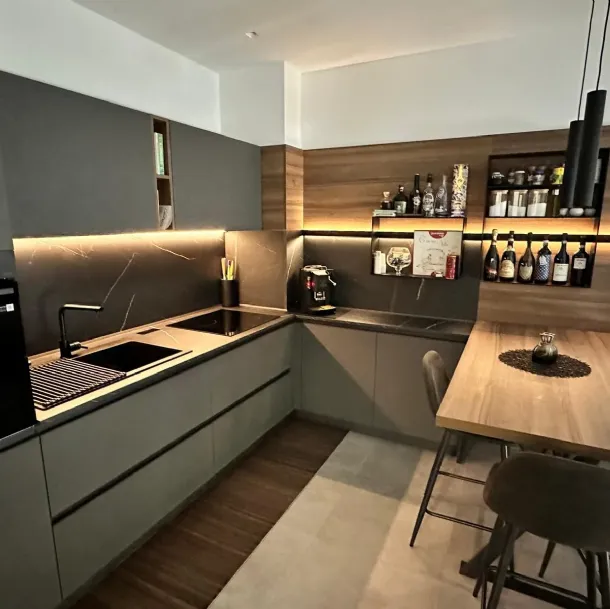 Un progetto su misura firmato Nicodemo Arredamenti, creato per arredare con uno stile moderno e industriale l’intero appartamento di un cliente