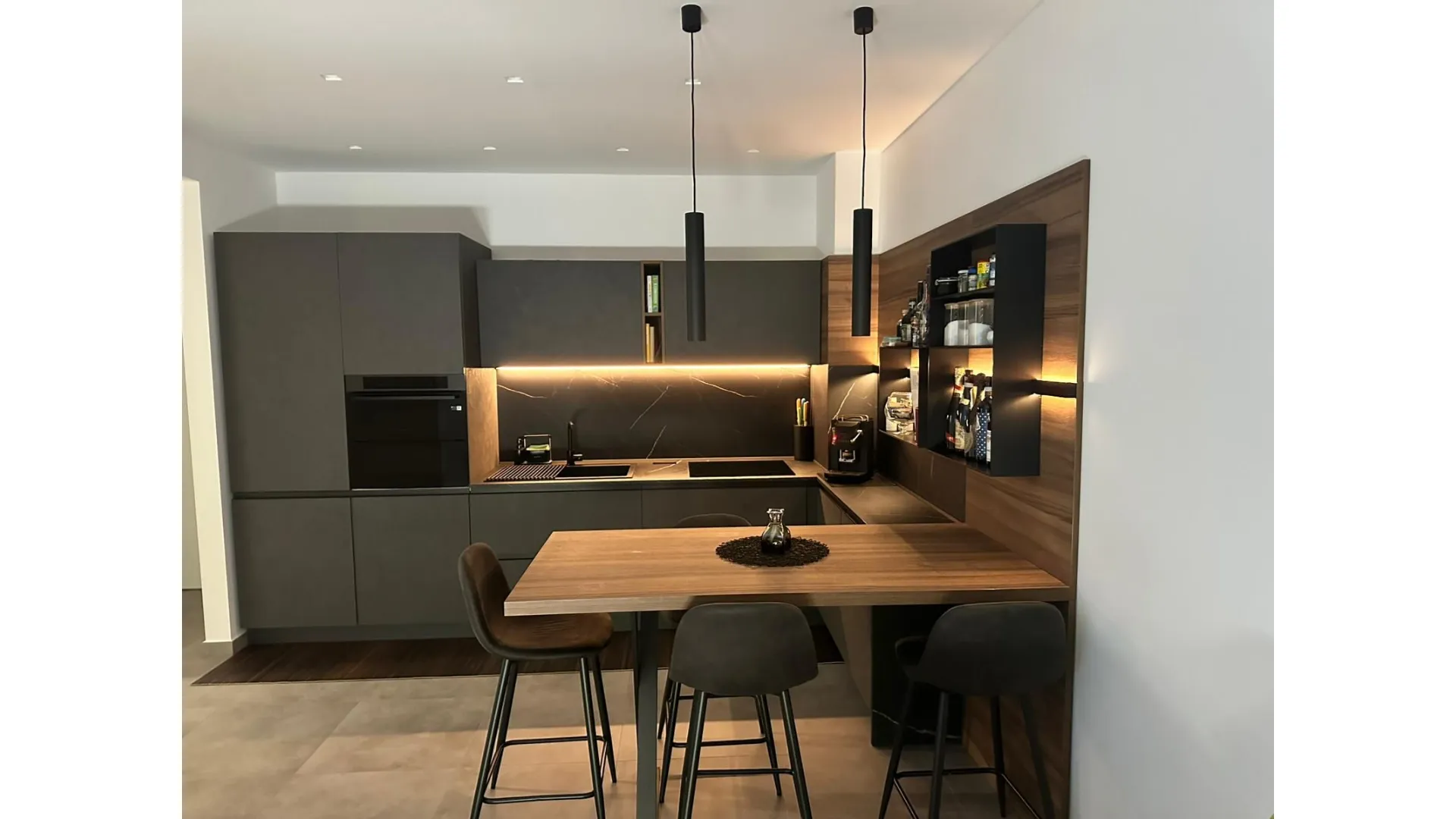 Cucina accogliente dal carattere deciso