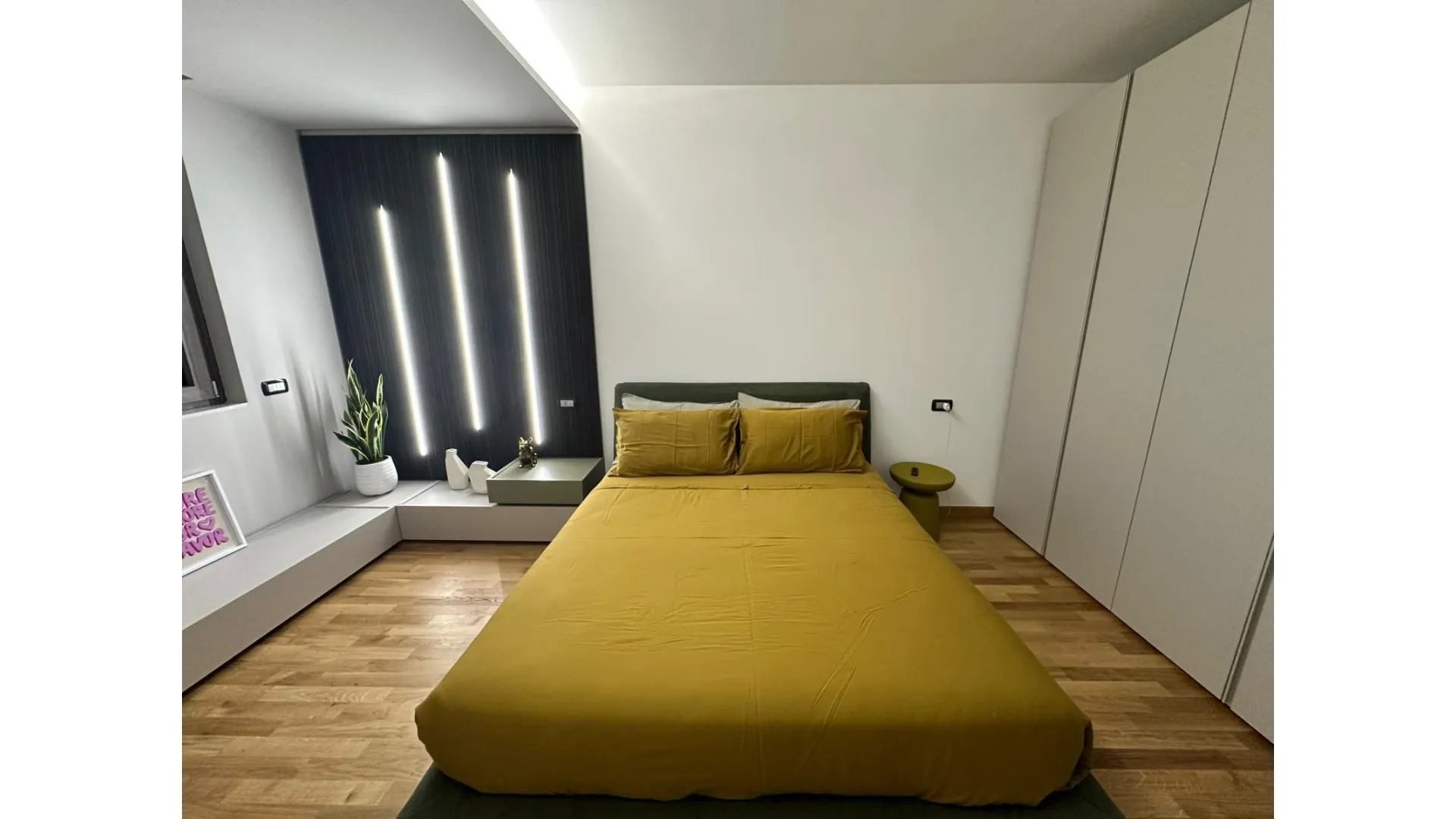 Attraverso il corridoio ci addentriamo nella zona notte