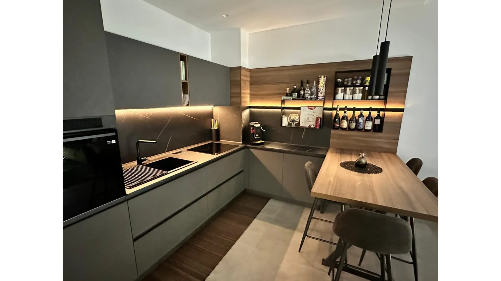 Cucina accogliente dal carattere deciso
