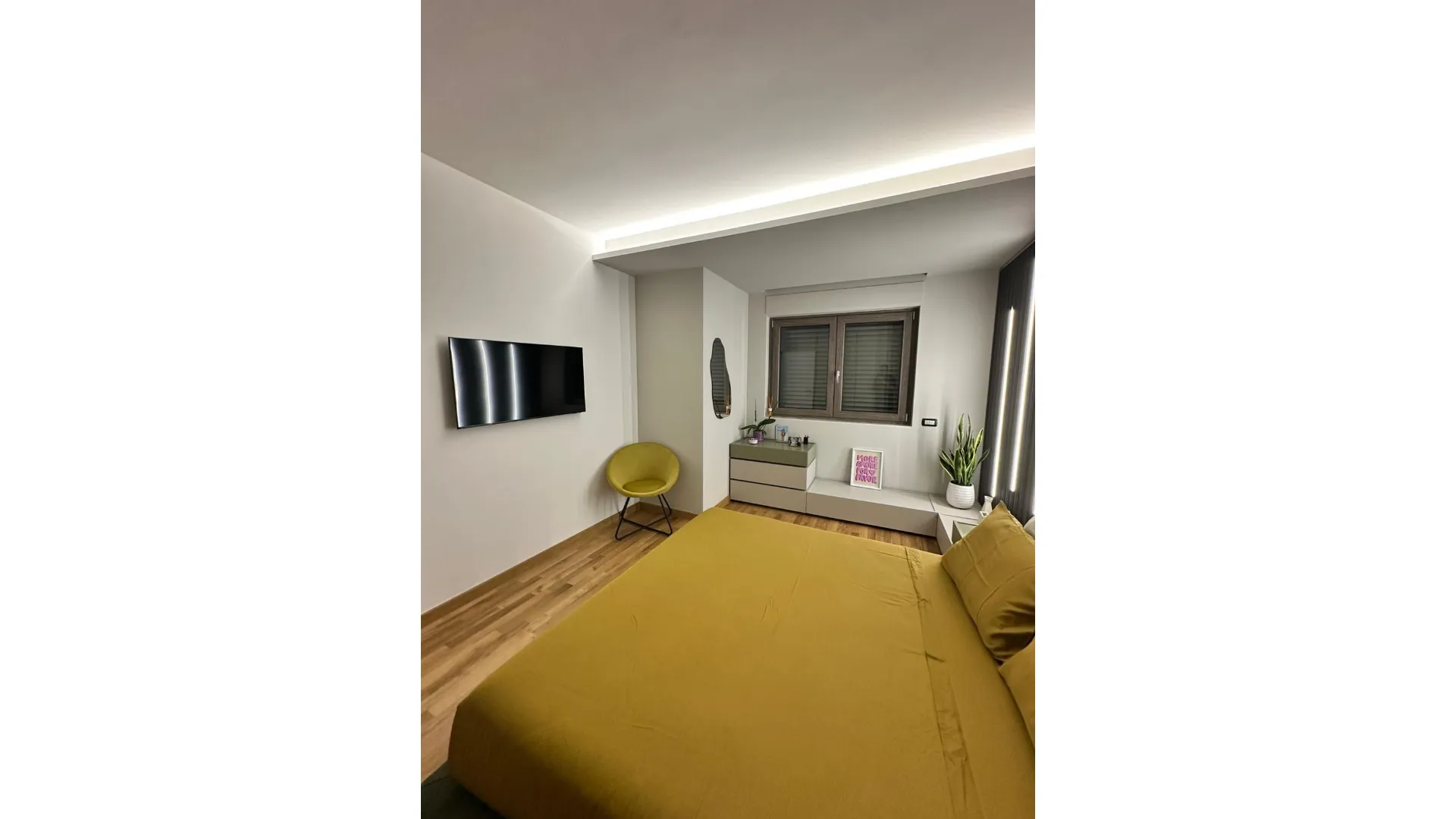 Attraverso il corridoio ci addentriamo nella zona notte